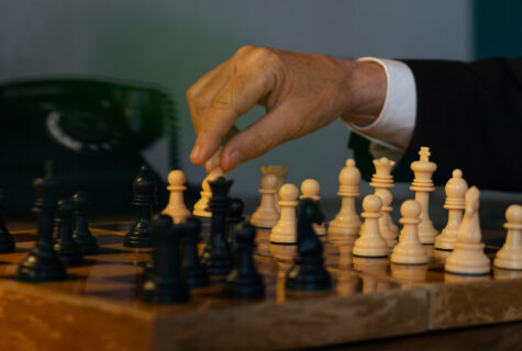 Vender, expandir ou profissionalizar? Como identificar o momento certo para uma transação estratégica.