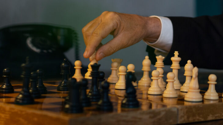 Além do faturamento: Por que a gestão profissional é o que define a longevidade da empresa familiar.